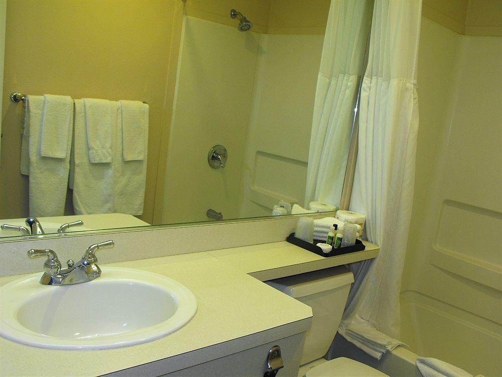 Glenwood Inn & Suites Trail Ngoại thất bức ảnh