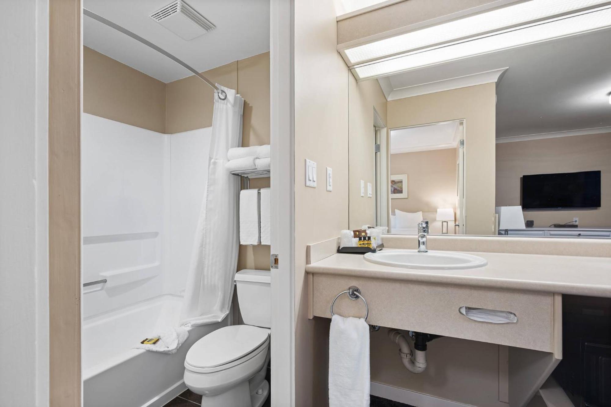 Glenwood Inn & Suites Trail Ngoại thất bức ảnh