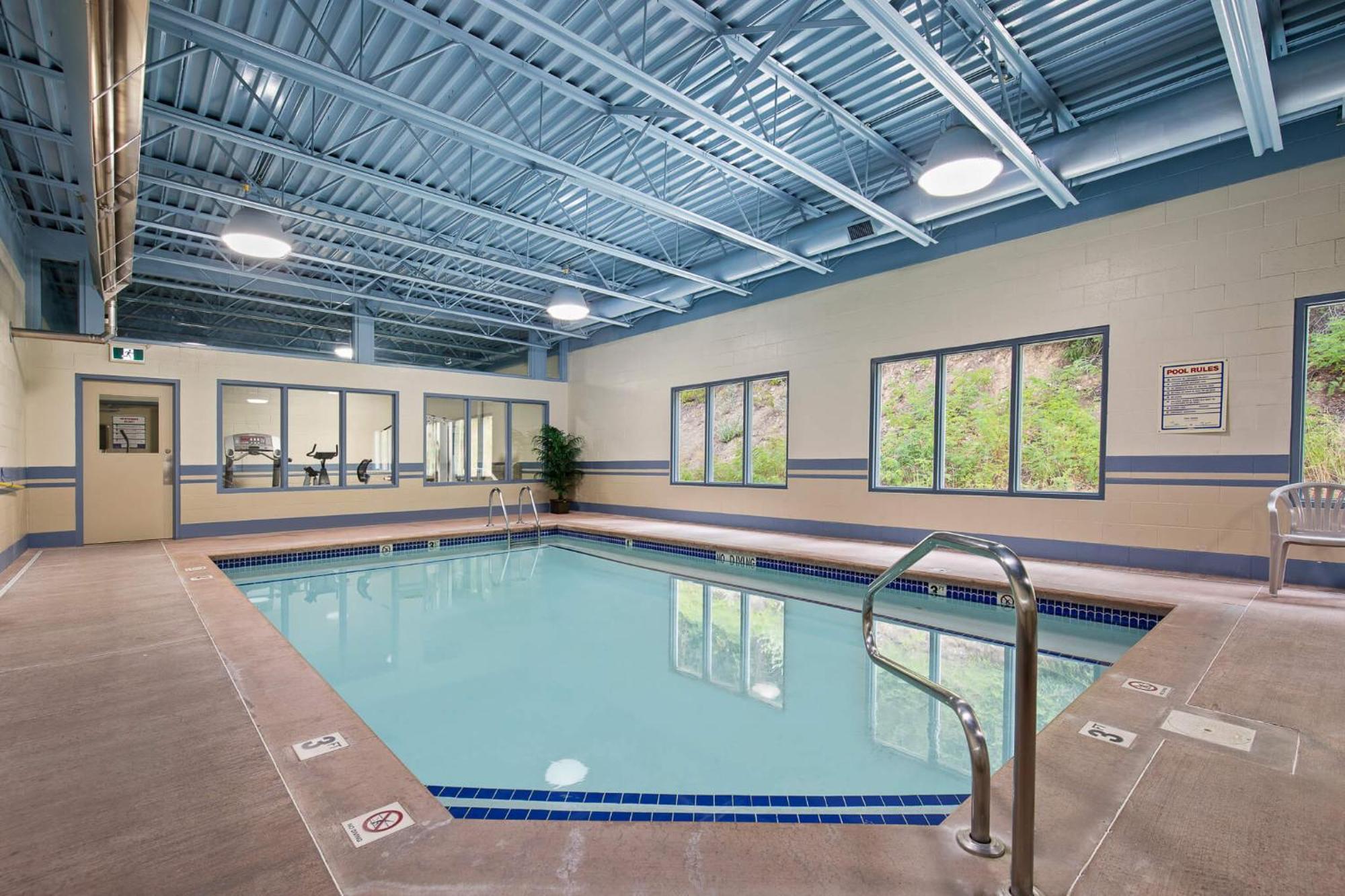 Glenwood Inn & Suites Trail Ngoại thất bức ảnh