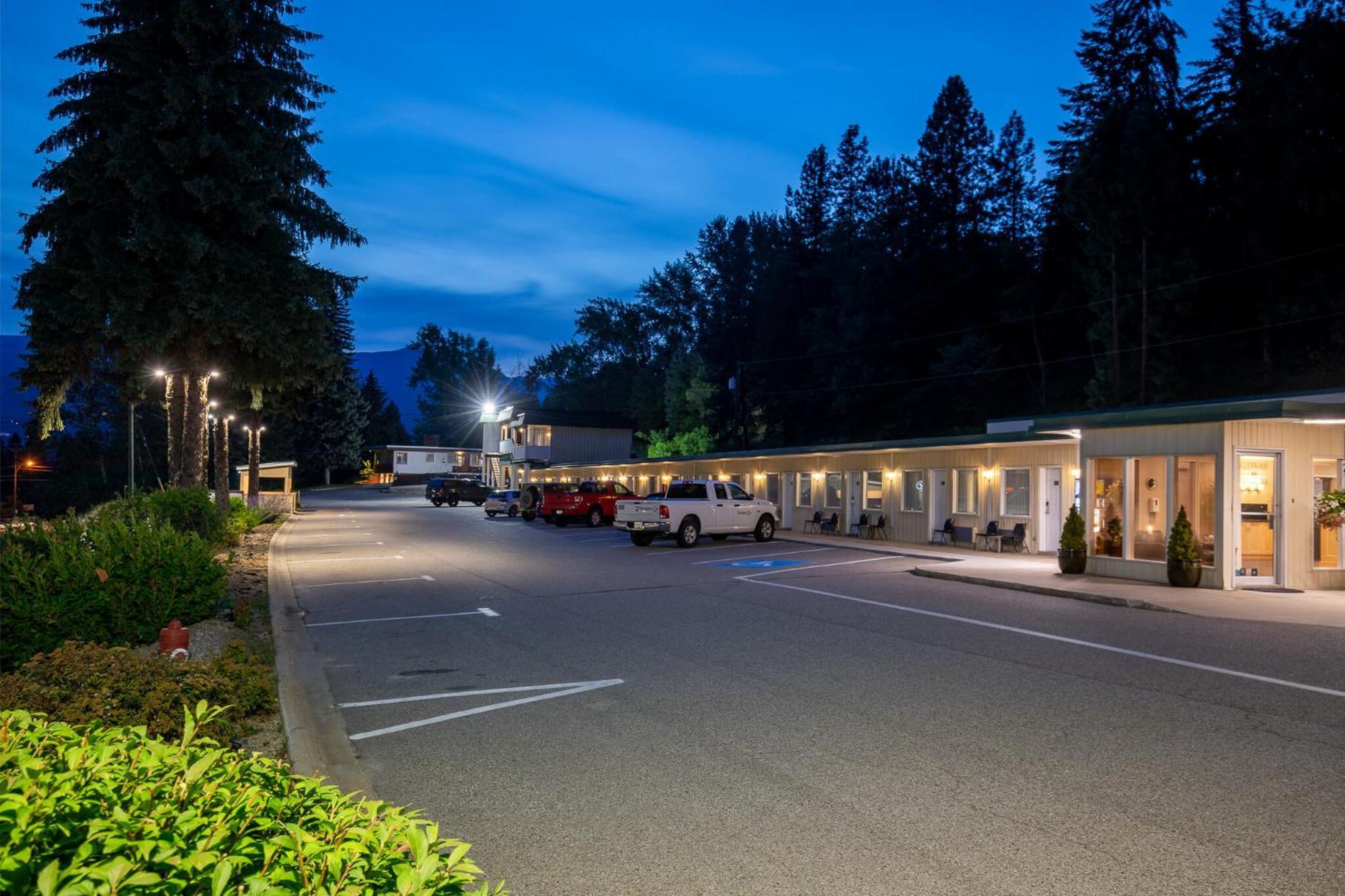 Glenwood Inn & Suites Trail Ngoại thất bức ảnh