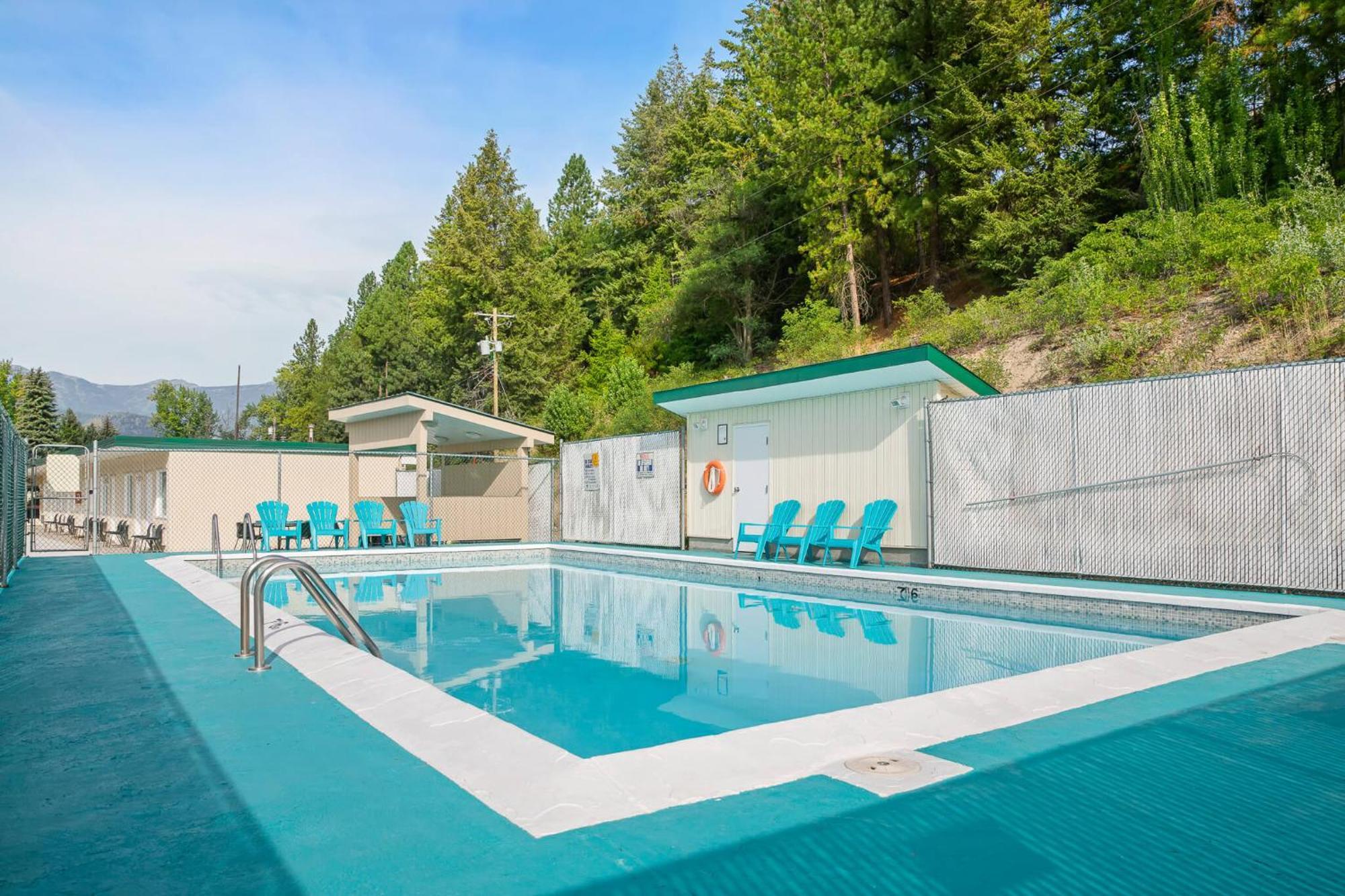 Glenwood Inn & Suites Trail Ngoại thất bức ảnh