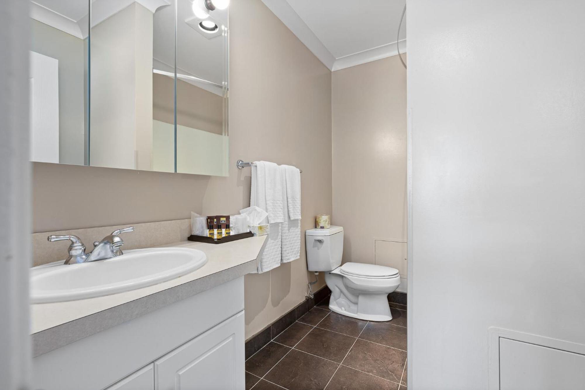 Glenwood Inn & Suites Trail Ngoại thất bức ảnh