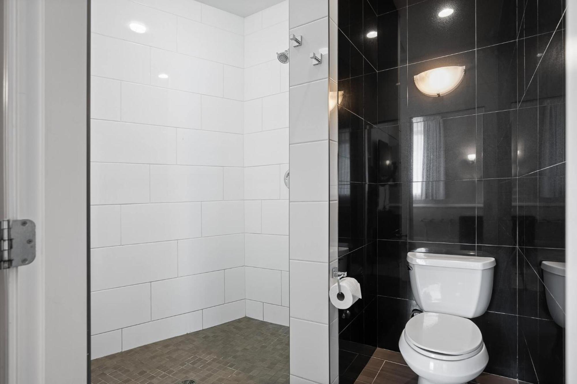 Glenwood Inn & Suites Trail Ngoại thất bức ảnh