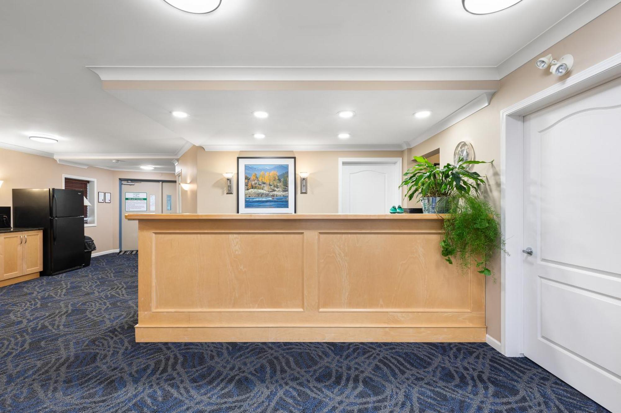 Glenwood Inn & Suites Trail Ngoại thất bức ảnh