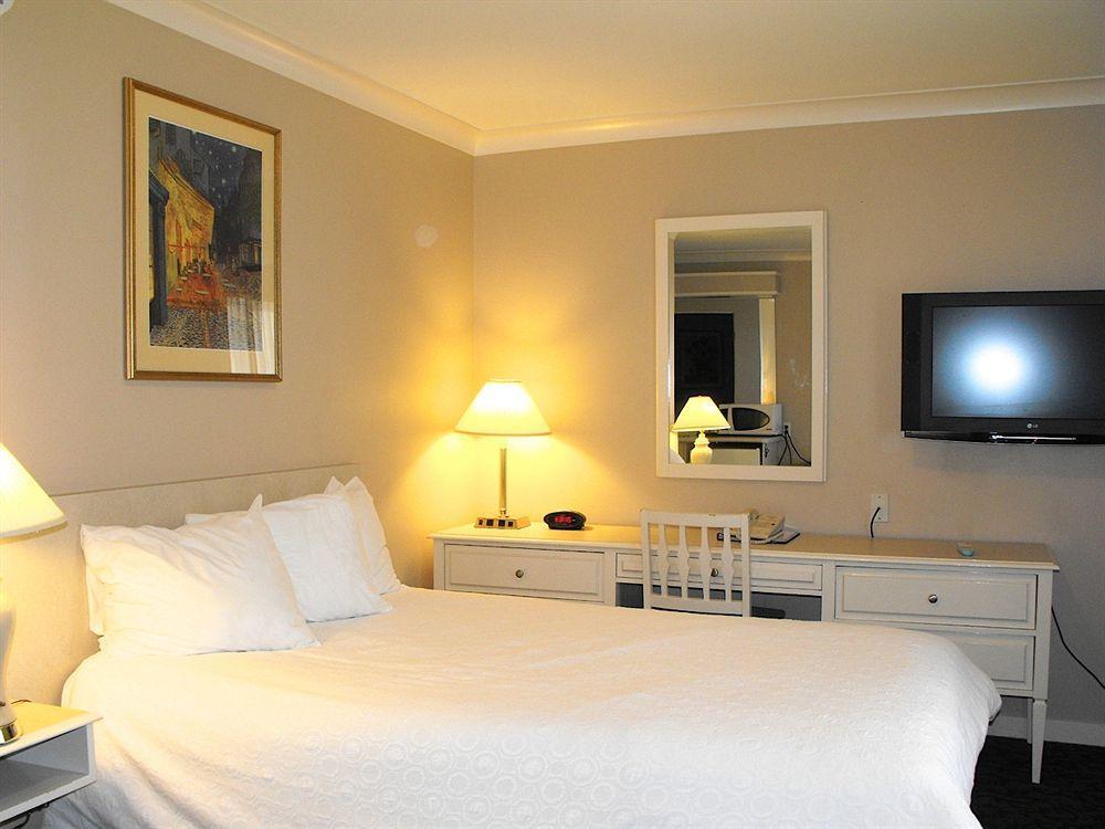 Glenwood Inn & Suites Trail Ngoại thất bức ảnh