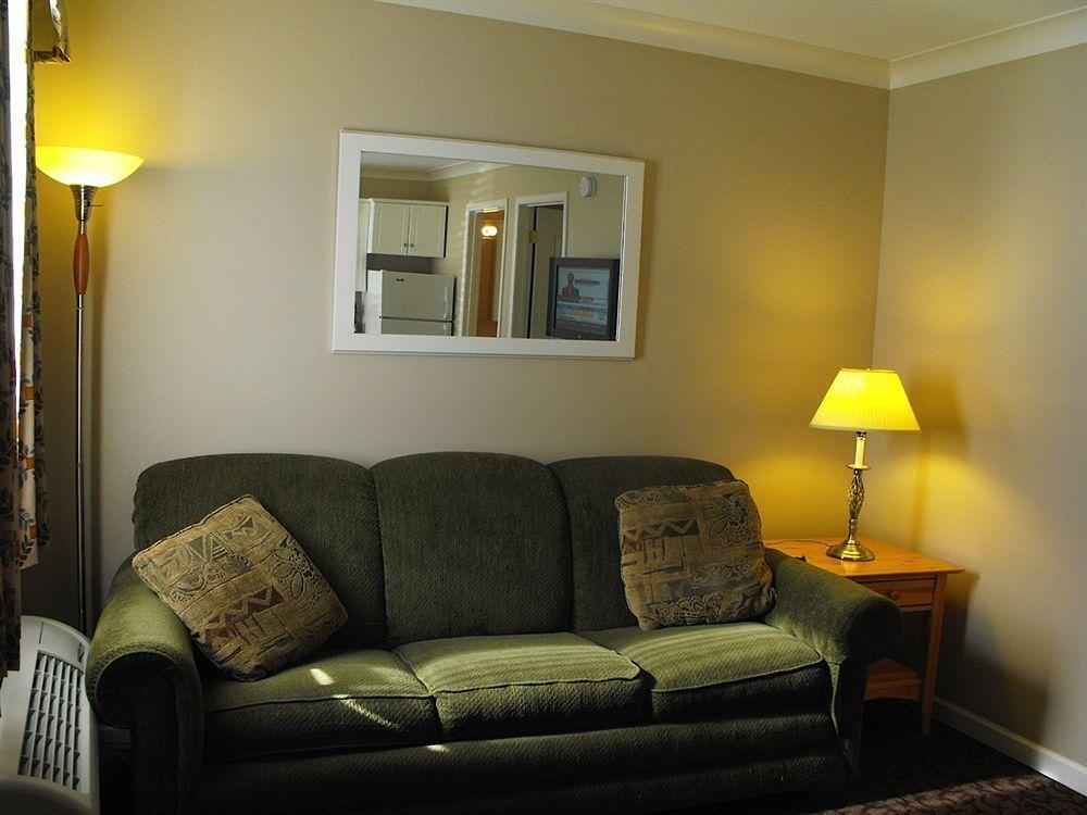 Glenwood Inn & Suites Trail Ngoại thất bức ảnh
