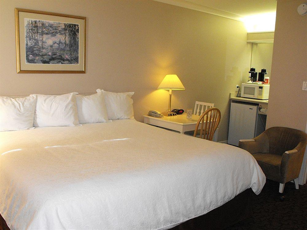 Glenwood Inn & Suites Trail Ngoại thất bức ảnh