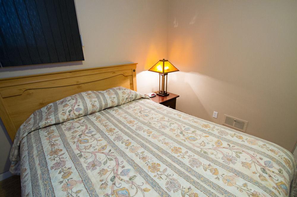 Glenwood Inn & Suites Trail Ngoại thất bức ảnh