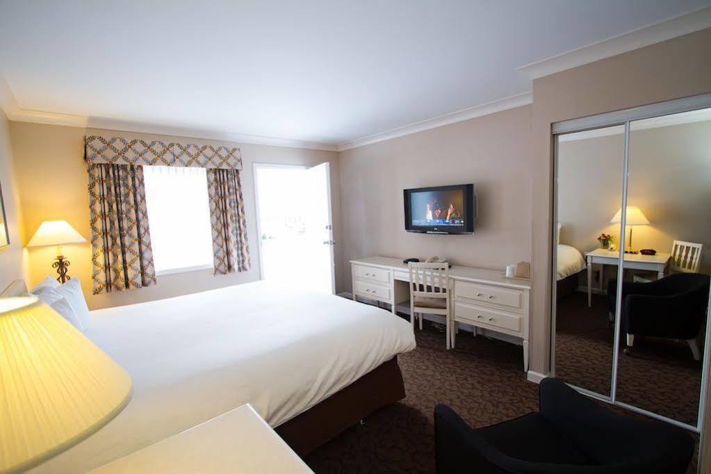 Glenwood Inn & Suites Trail Ngoại thất bức ảnh