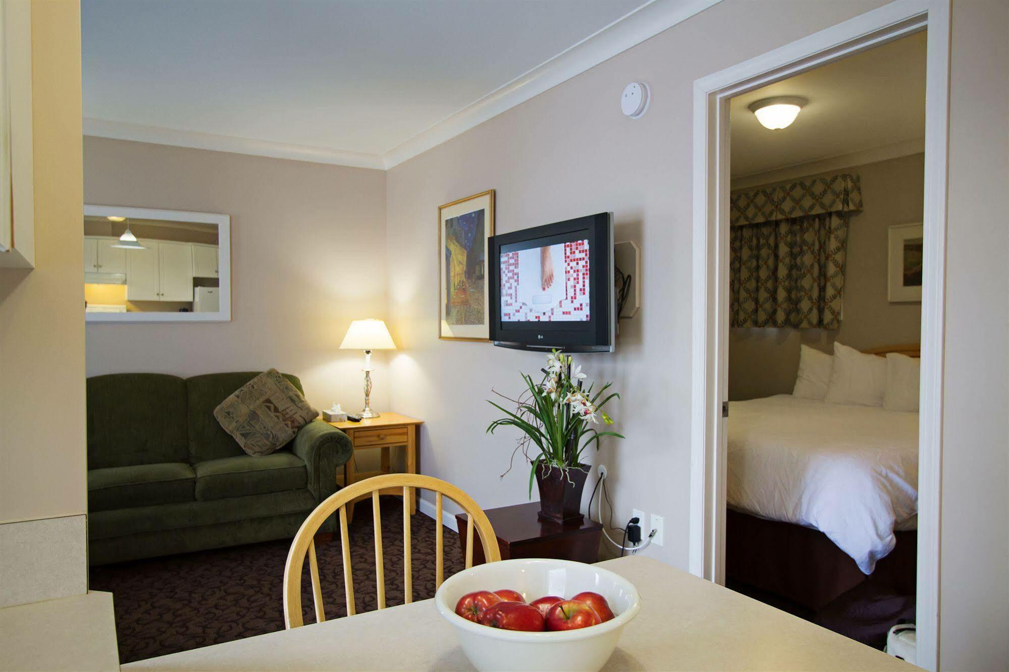 Glenwood Inn & Suites Trail Ngoại thất bức ảnh