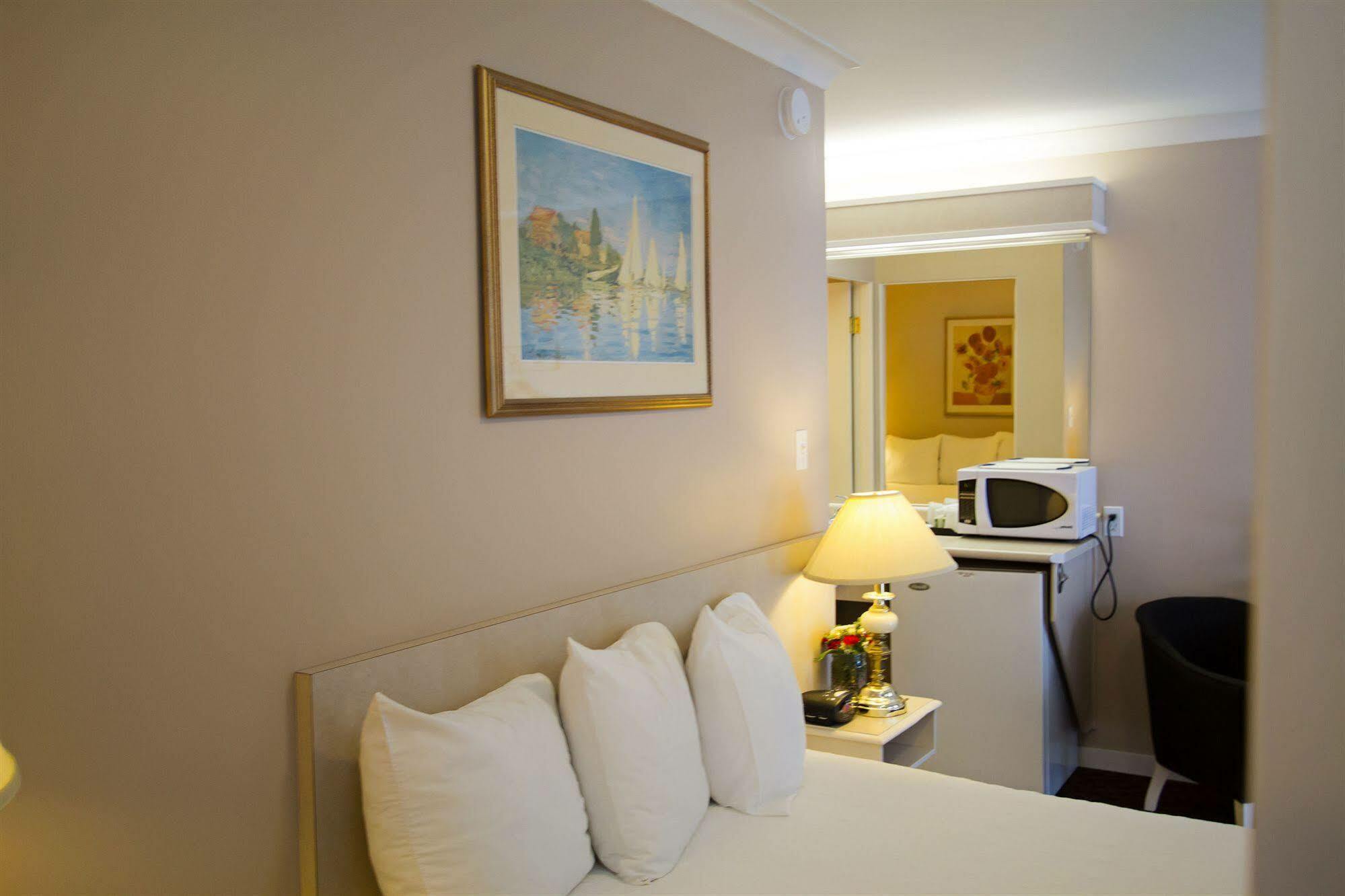 Glenwood Inn & Suites Trail Ngoại thất bức ảnh