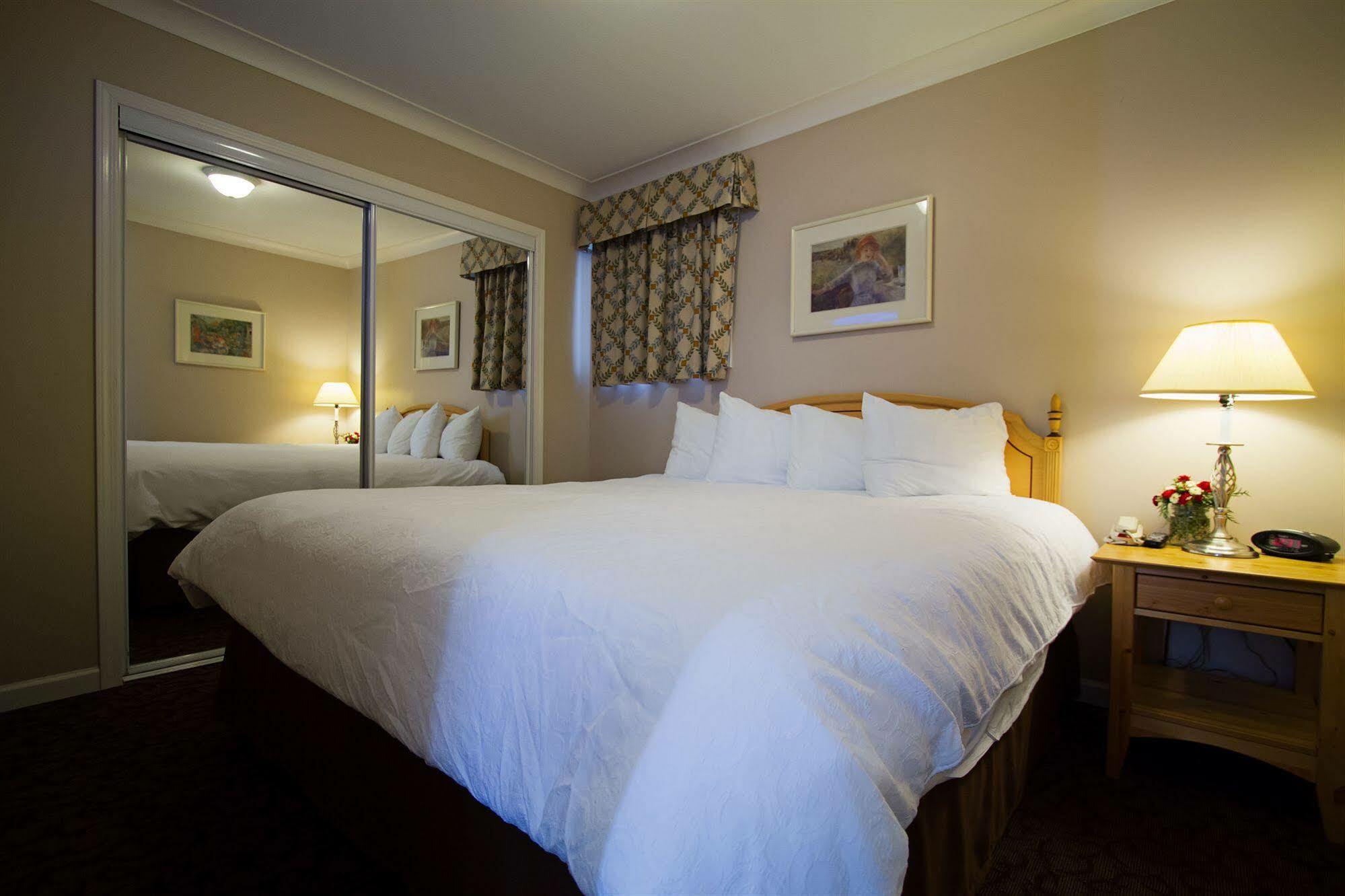 Glenwood Inn & Suites Trail Ngoại thất bức ảnh