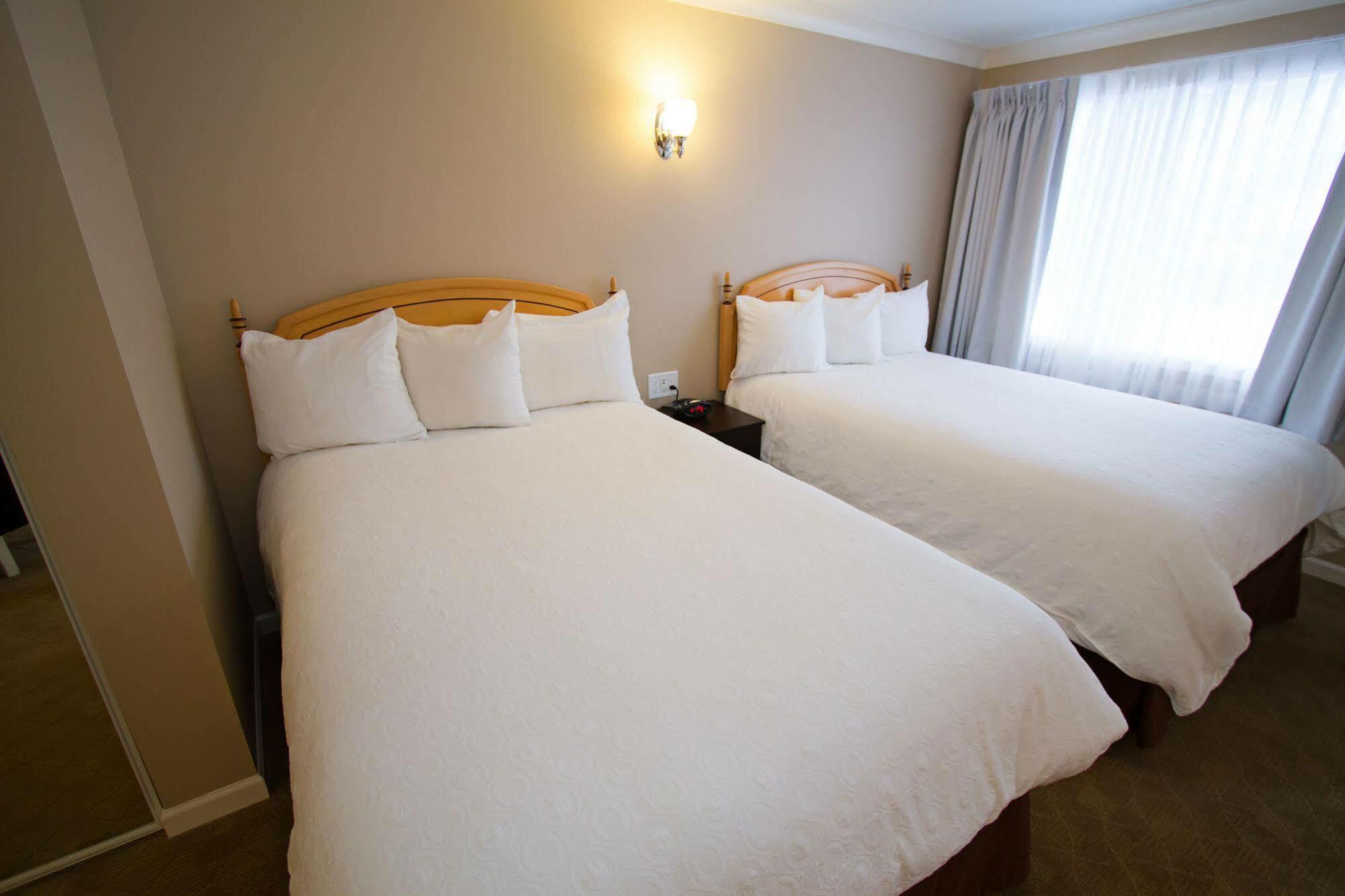 Glenwood Inn & Suites Trail Ngoại thất bức ảnh